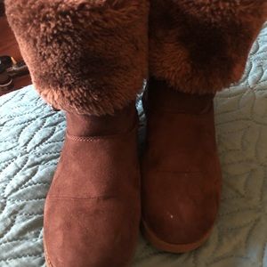 Girls brown fur boots